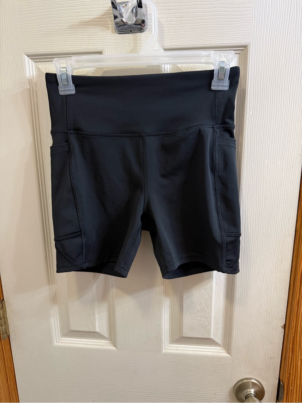 High-Waist Black Athletic Bike Shorts with Side Pockets
